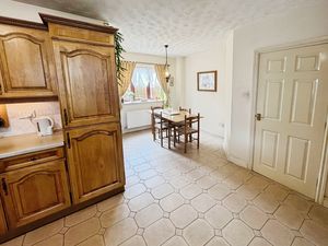 Kitchen breafast room- click for photo gallery